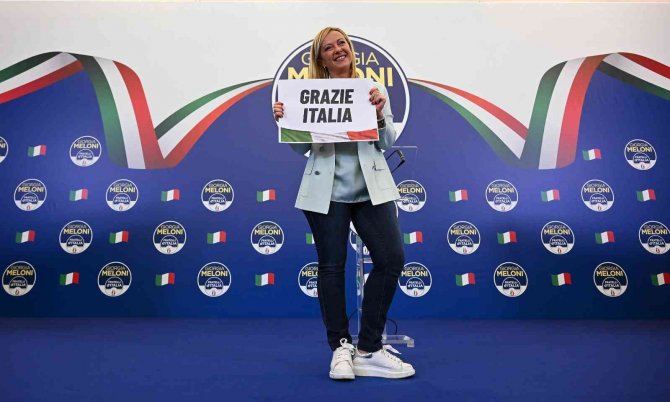 İ̇talya’da Aşırı Sağcı Meloni Ülkenin İlk Kadın Başbakanı Olabilir