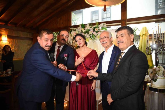 Belediye Başkanı, Babası Vefat Eden Personeline Kız İstedi