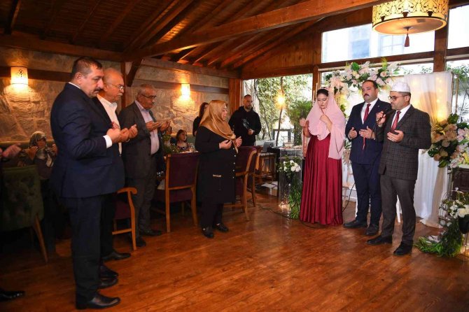 Belediye Başkanı, Babası Vefat Eden Personeline Kız İstedi