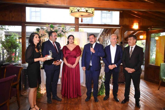 Belediye Başkanı, Babası Vefat Eden Personeline Kız İstedi