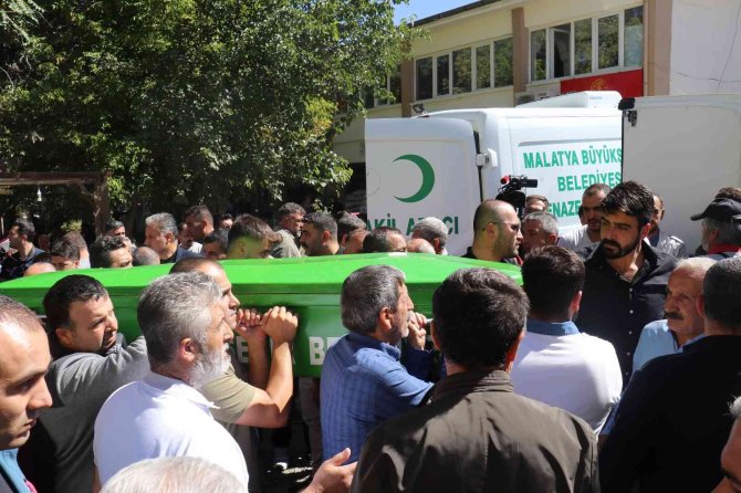 Feci Kazada Ölen 6 Kişilik Aile Defnedildi