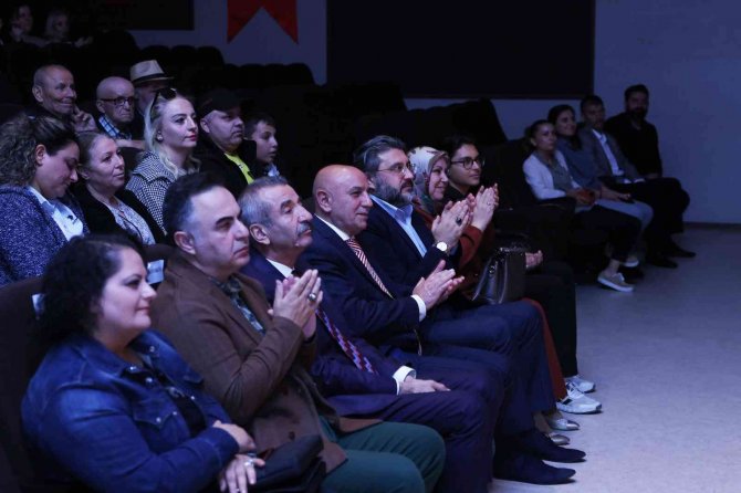 Genç Tiyatro Atölyesi Öğrencileri ‘Psiko-drama’ İle Sahne Aldı