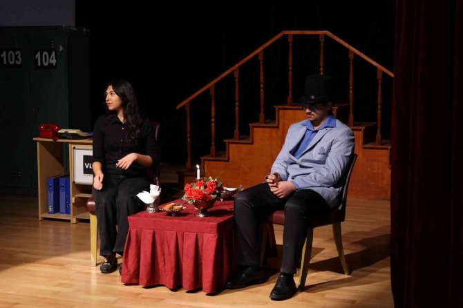 Genç Tiyatro Atölyesi Öğrencileri ‘Psiko-drama’ İle Sahne Aldı