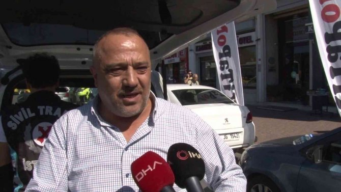 Kadıköy’de, Emniyet Kemeri Takmayan Taksiciden İlginç Savunma: ‘Pis Bir Koku Vardı, Parfüme Uzanmak İçin Kemeri Söktüm’