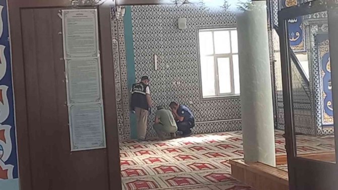 İ̇mam, Eski Eniştesi Tarafından Camide Vuruldu