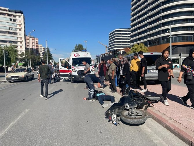 Konya’da Motosikletler Çarpıştı: 2 Yaralı
