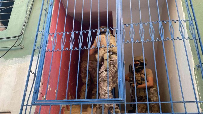 Mersin’de Deaş Operasyonu: 8 Gözaltı