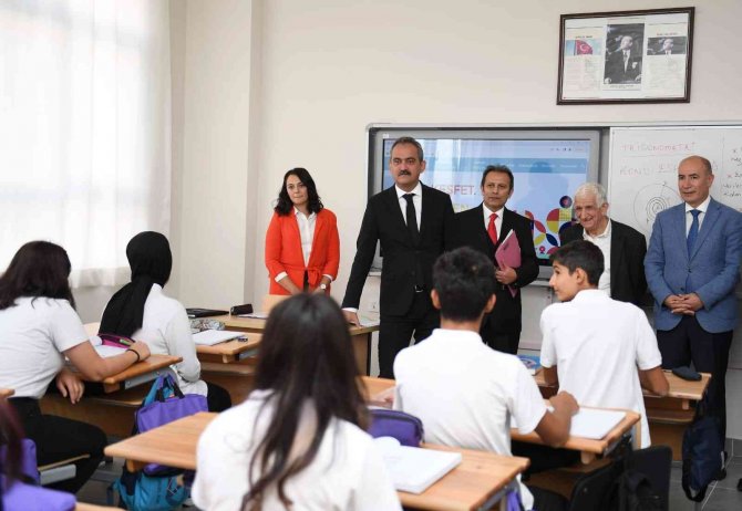 Milli Eğitim Bakanı Özer: “156 Milyon Yardımcı Kaynakla Eğitim Öğretime Devam Edeceğiz”