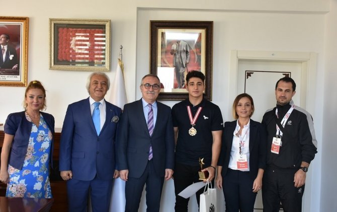 Müdür Akyol, Balkan Şampiyonu Zaloğlu’nu Makamında Ağırladı