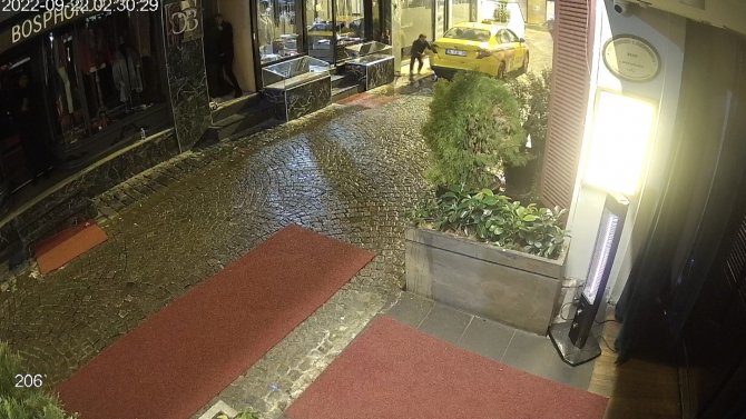Ünlü Gece Kulübünün Önünde Film Sahnesi Gibi Çatışma Kamerada