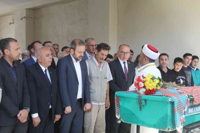 Tek Çocuklarını Gözyaşları İçinde Toprağa Verdiler