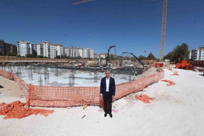 Tahmazoğlu’ndan En Büyük İkinci Kütüphanede İnceleme