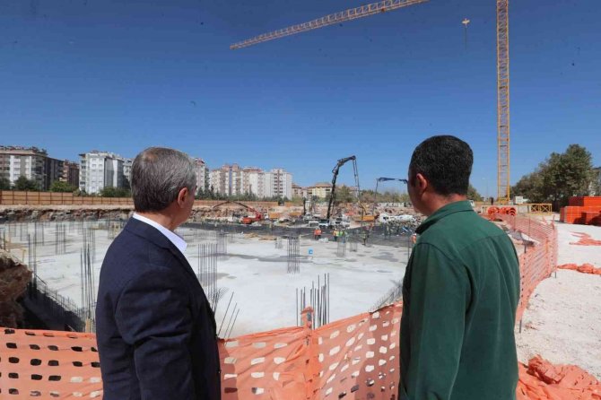 Tahmazoğlu’ndan En Büyük İkinci Kütüphanede İnceleme