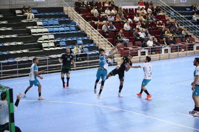 Sakarya Büyükşehir Hentbol Takımı, Ümraniye Belediyesi’ni 40-27’lik Skorla Mağlup Etti