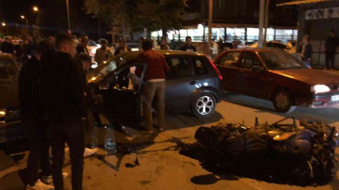 Otomobil İle Motosiklet Çarpıştı: 2 Yaralı