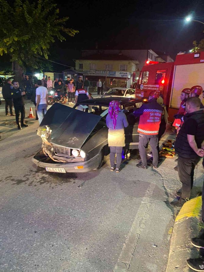 İ̇ki Otomobil Kafa Kafaya Çarpıştı: 1 Yaralı
