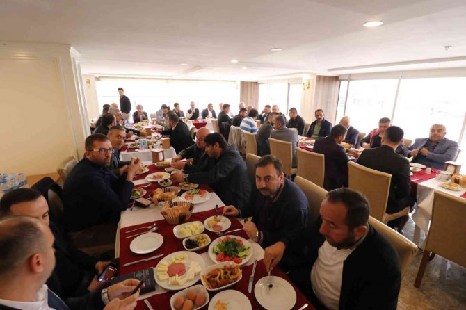 Kavak Müteahhitleri Bekliyor