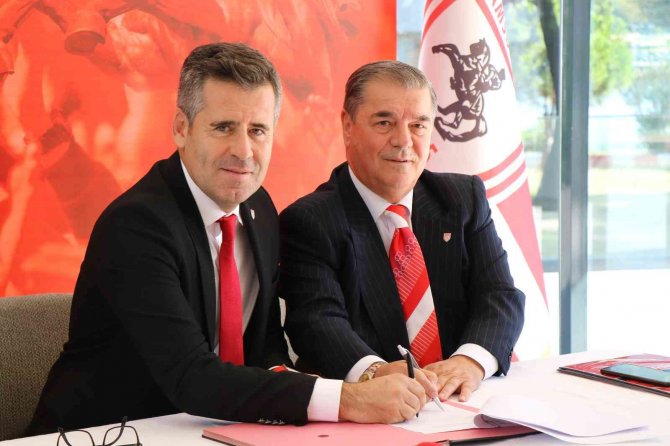 Hüseyin Eroğlu, Samsunspor İle Resmi Sözleşmeyi İmzaladı