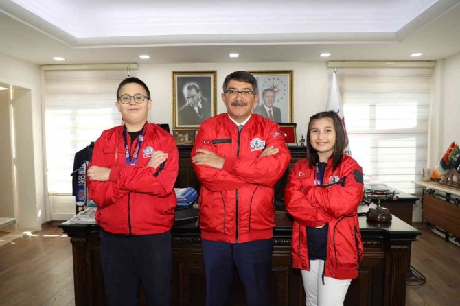 Başkan Çelik Teknofest’in Şampiyonlarını Altınla Ödüllendirdi