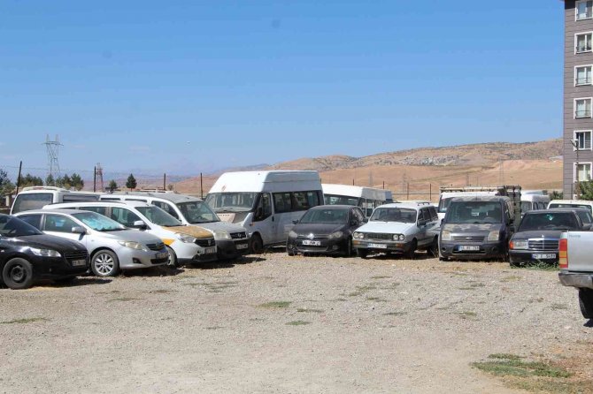 Araç Fiyatları Arttı, Lüks Araçlar Yedieminde Çürümekten Kurtuldu