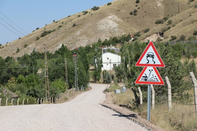 Sivas’ta Kırsalda Altyapı Çalışmaları Yoğun Şekilde Devam Ediyor