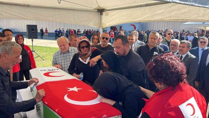 Türk Kızılay’ın Eski Genel Müdürü Taşlı, Gözyaşlarıyla Son Yolcuğuna Uğurlandı