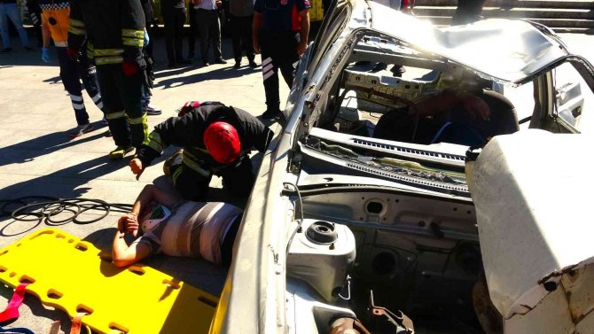 İ̇tfaiyeciler Usta Oyuncuları Aratmadı