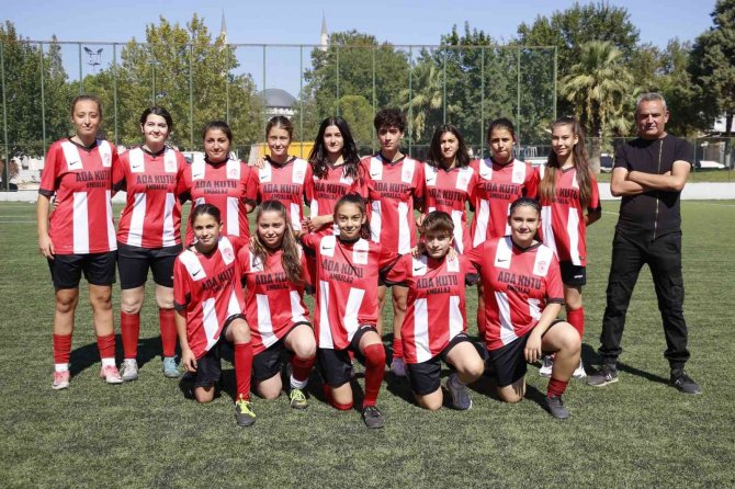 Futbol Tutkunu Kızlar, Yeni Sezona Şampiyonluk Parolasıyla Hazırlanıyor
