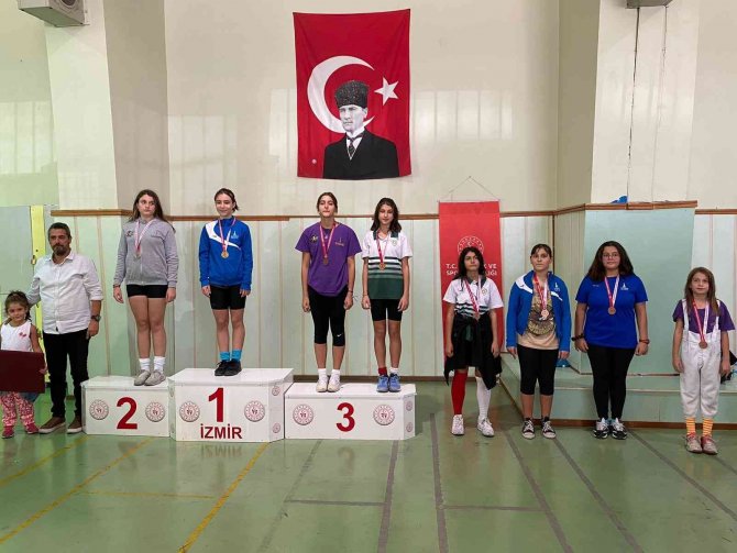 Manisa Bbsk’lı Eskrimcilerden 16 Madalya