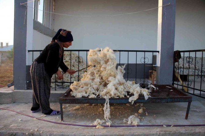 Yün Yorgan Ve Yastıklar Kara Kışa Hazırlanıyor