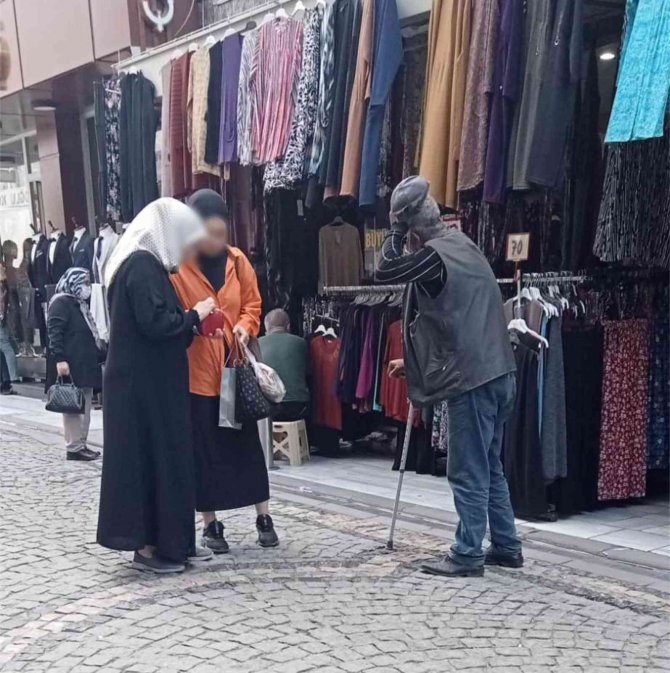 Koltuk Değneği İle Girdi, Yürüyerek Çıktı