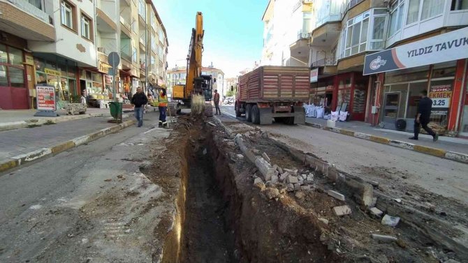 Su Şebekesi Yenileme Çalışması Sürüyor