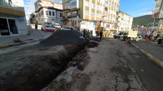 Su Şebekesi Yenileme Çalışması Sürüyor