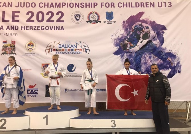 İ̇kra Üzüm’den Bronz Madalya
