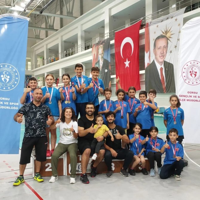 Bursa Büyükşehir Belediyesporlu Badmintonculardan 4 Madalya
