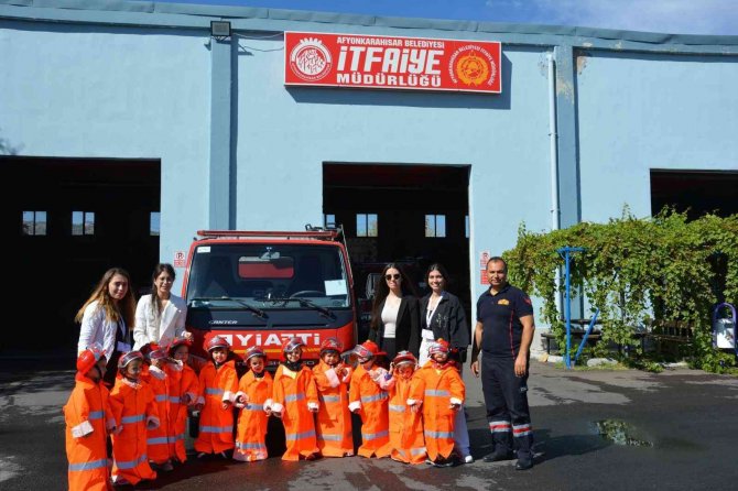 Minikler İtfaiyeci Oldu