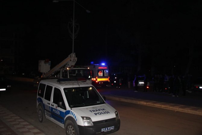 Orta Refüje Çıkıp Aydınlatma Direğine Çarpan Aracın Sürücüsü Yaralandı