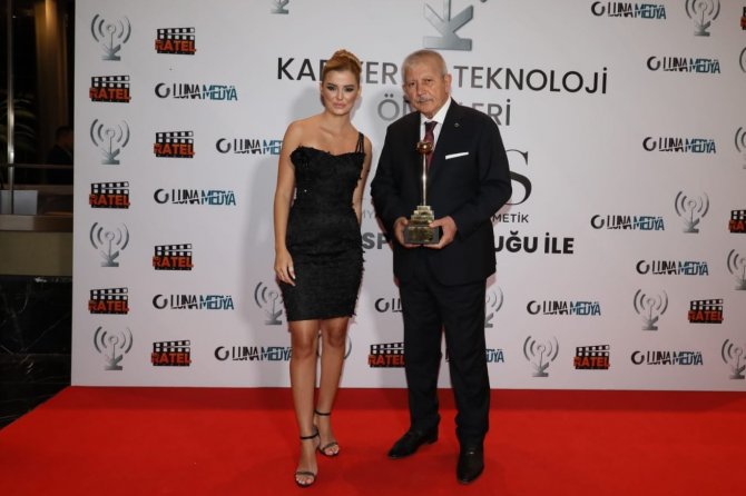 Mehmet Sarı’ya ‘En Başarılı Belediye Başkanı’ Ödülü