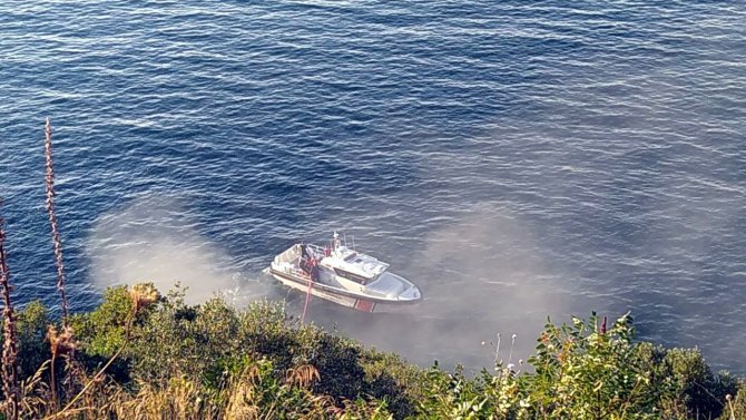 Balık Tutmak İstediler, Alev Alan Tekneden Yüzerek Kurtuldular