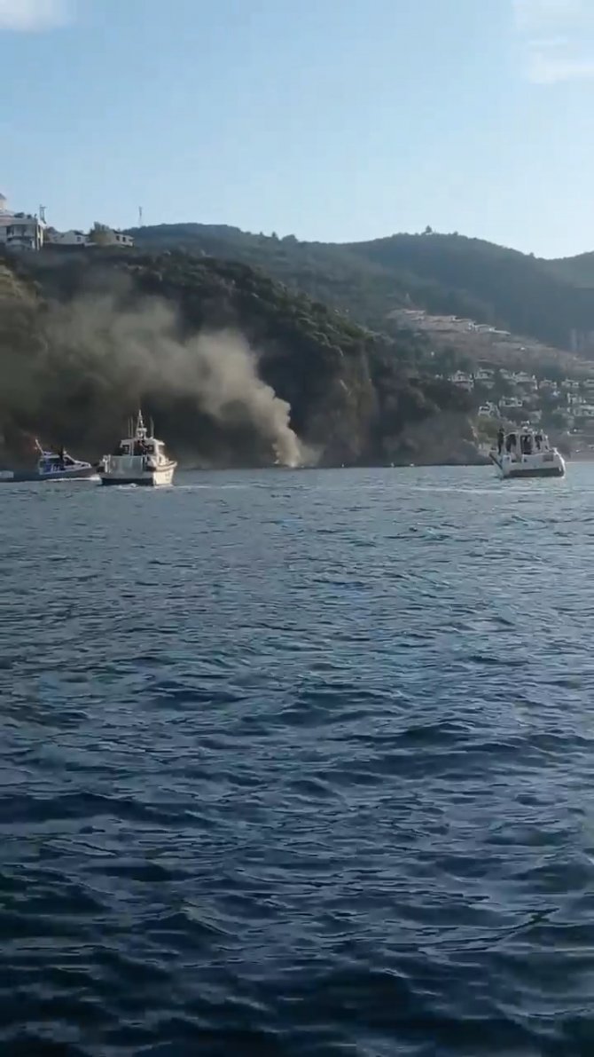 Balık Tutmak İstediler, Alev Alan Tekneden Yüzerek Kurtuldular
