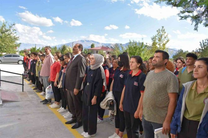 Gün, “Her Zaman Öğretmen Ve Öğrencilerimizin Yanındayız”