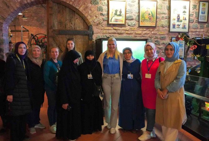 Bilecik Belediyesi Dikiş Kursu Gören Kadınlar İ̇stanbul Gezisiyle Eğlendi