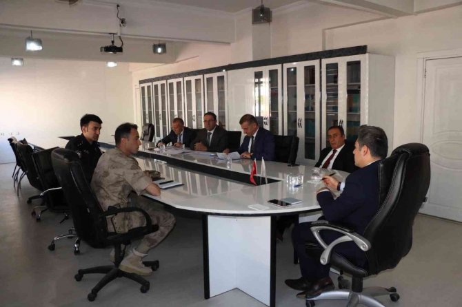 Hizan’da “Çocukların Eğitim Süreçlerinin Güvenliği” Toplantısı Gerçekleştirildi