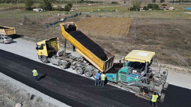 Büyükçekmece’de 11 Mahallede Yol Bakım Ve Onarım Çalışmaları Yapılıyor