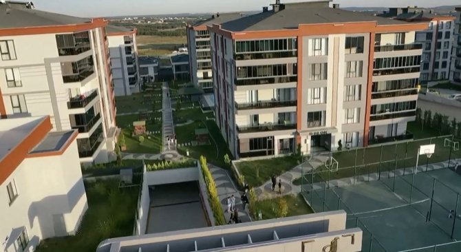 Lüks Konutlarda Suya Ve Kanalizasyona Muhtaç Yaşıyorlar