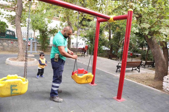 Efeler’in Parkları Yenileniyor