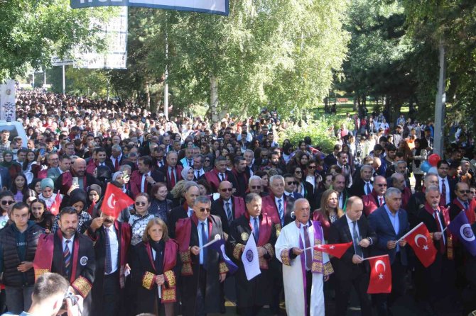 Atatürk Üniversitesi 65’nci Akademik Yılı Düzenlenen Çeşitli Etkinliklerle Açıldı