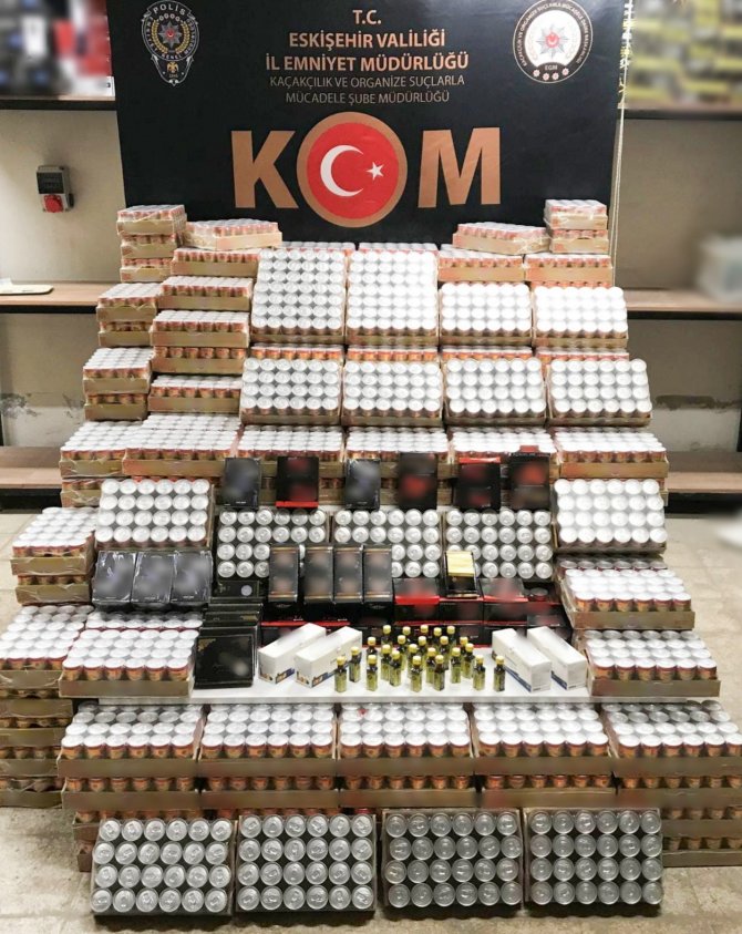 Eskişehir’de Binlerce Kaçak Ürün Ele Geçirildi, 6 Kişi Yakalandı