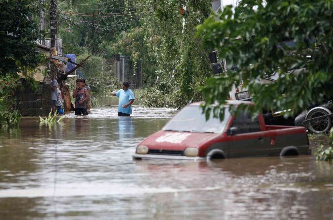 Filipinler’i Vuran Noru Tayfunu’nda Can Kaybı 8’e Yükseldi