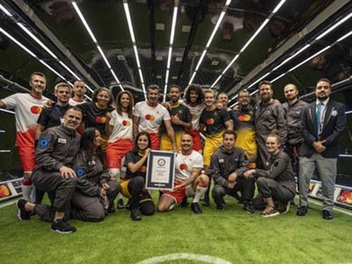 Efsane Futbolcu Figo, Yer Çekimsiz Ortamda Futbol Oynadı